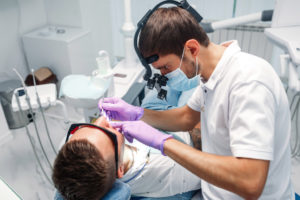 Установка зубного импланта в Сургуте